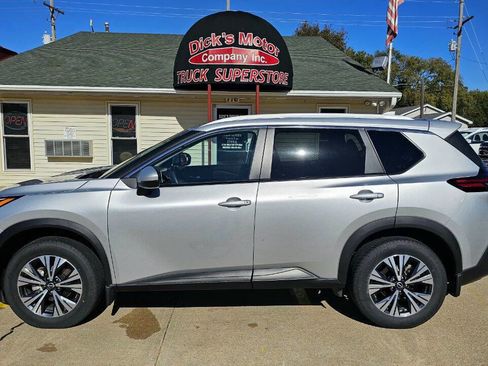 Used 2022 Nissan Rogue SV w/ SV Premium Package image 3