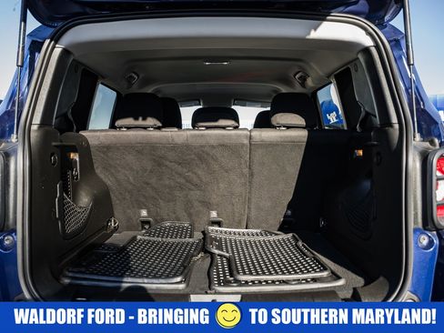 Used 2017 Jeep Renegade Latitude w/ Cold Weather Group image 10