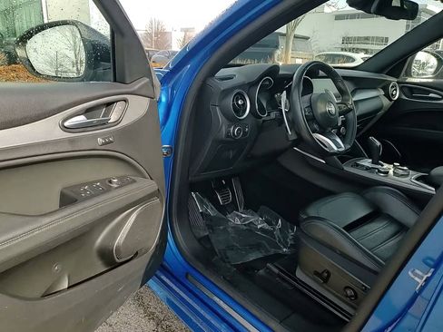 Used 2022 Alfa Romeo Stelvio Veloce image 21