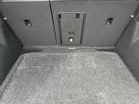 Used 2024 Volkswagen Taos SE image 15