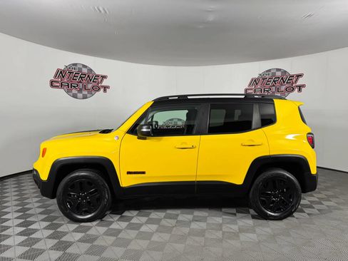 Used 2018 Jeep Renegade Trailhawk w/ UConnect 8.4 Nav Group AWD/4WD image 4