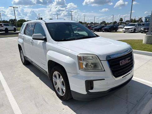 Used 2017 GMC Terrain SLE FWD image 3