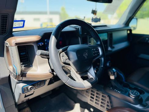 Used 2021 Ford Bronco Outer Banks w/ Sasquatch Package AWD/4WD image 9