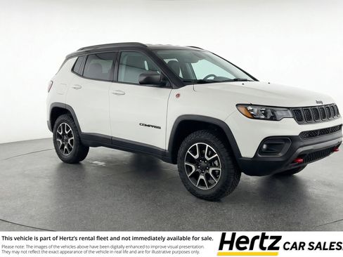 Used 2025 Jeep Compass Trailhawk image 1