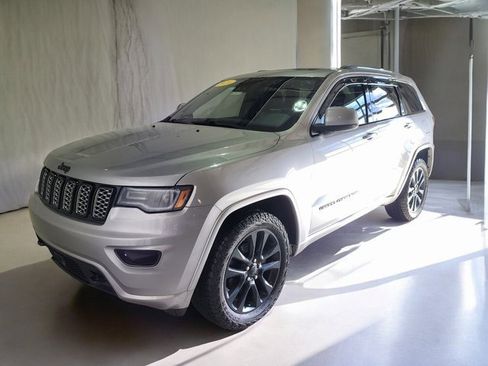 Used 2020 Jeep Grand Cherokee Altitude image 21