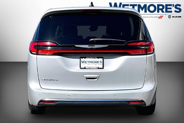 Used 2024 Chrysler Pacifica Touring-L FWD image 5