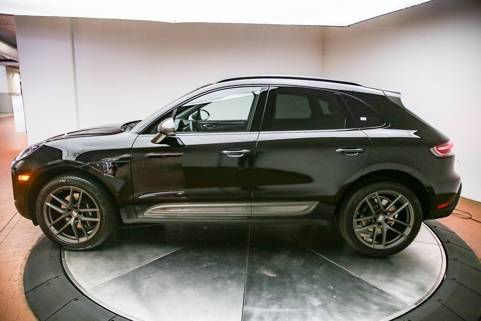 Certified 2026 Porsche Macan Turbo AWD/4WD image 2