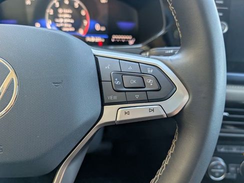 Used 2024 Volkswagen Taos SE image 14