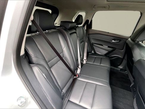 Used 2022 Nissan Rogue SV w/ SV Premium Package image 27