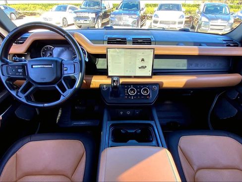 Used 2023 Land Rover Defender 130 X-Dynamic SE image 16