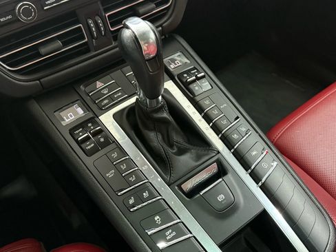 Used 2019 Porsche Macan image 26