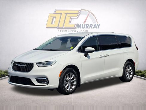 Used 2023 Chrysler Pacifica Touring-L AWD/4WD image 2