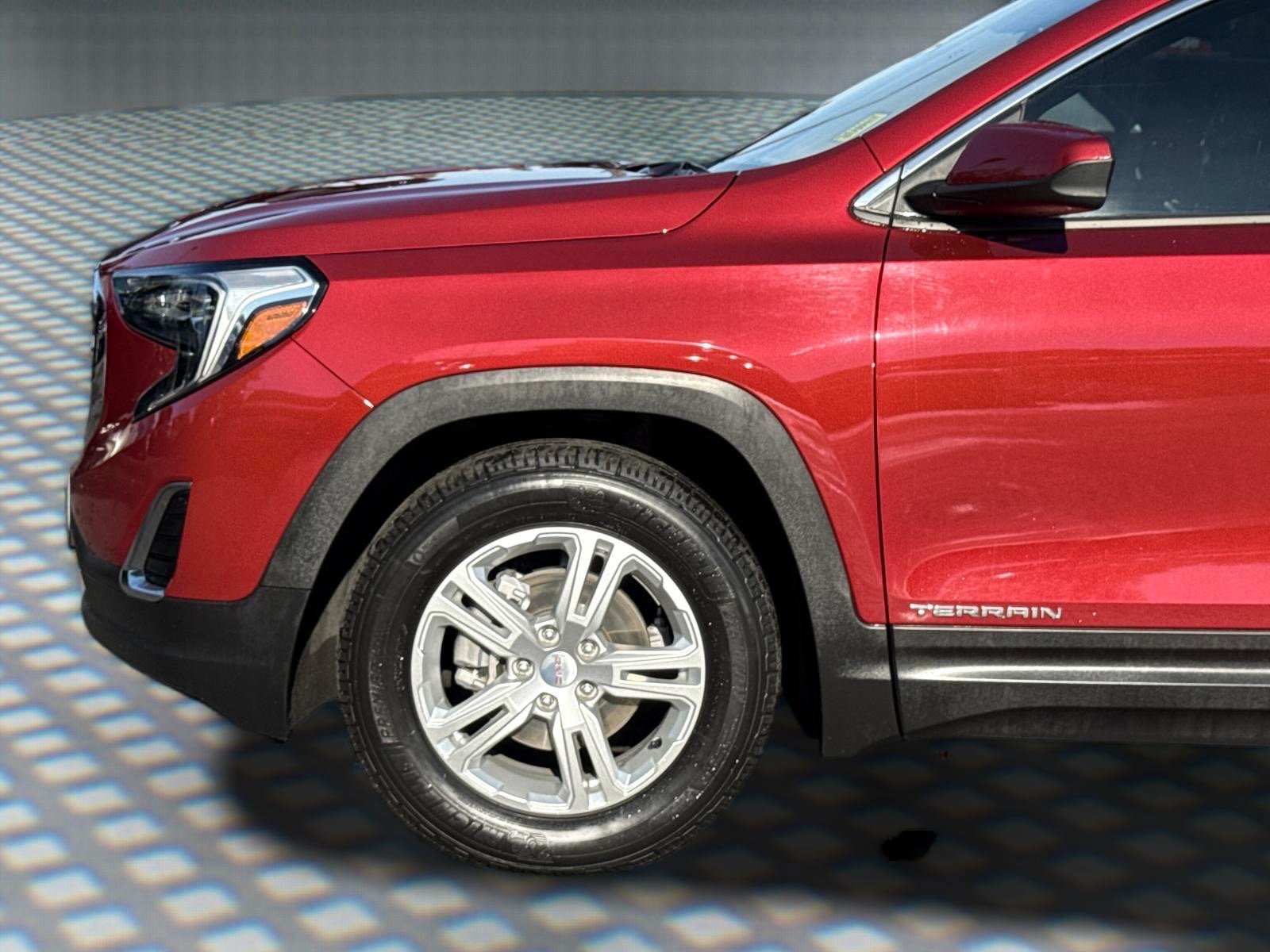 Used 2019 GMC Terrain SLE w/ Driver Convenience Package FWD image 11
