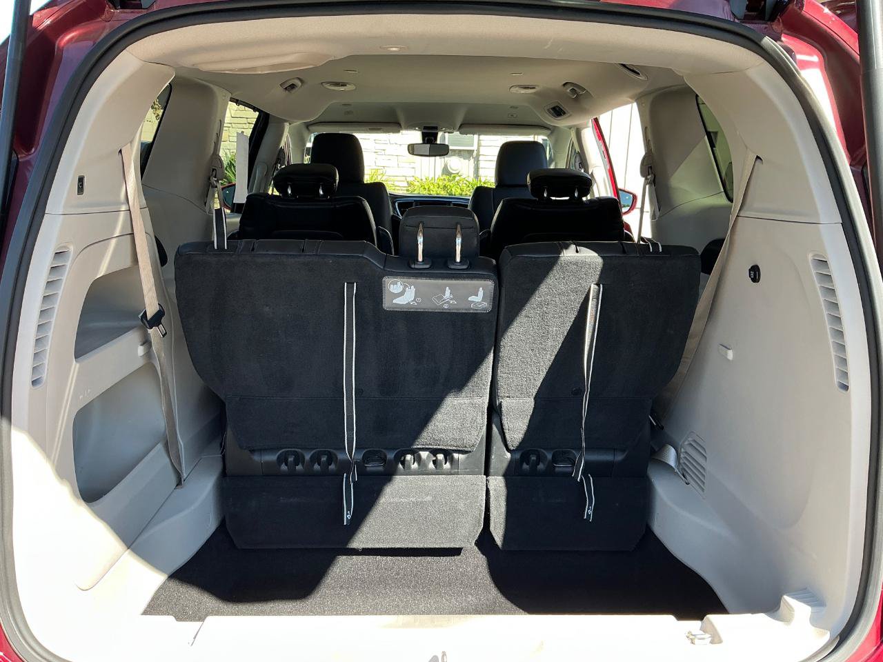 Used 2018 Chrysler Pacifica Touring-L w/ Tire & Wheel Group FWD image 15