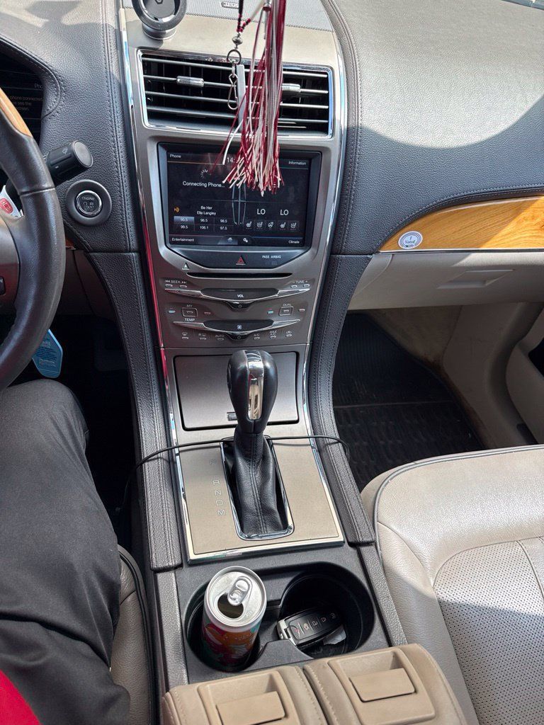 Used 2012 Lincoln MKX FWD image 8