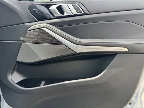 Certified 2025 BMW X7 M60i AWD/4WD image 30