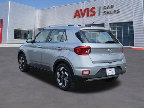 Used 2025 Hyundai Venue SEL FWD image 3