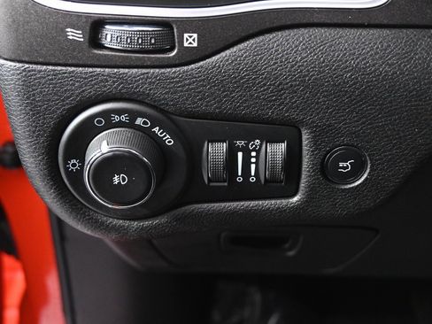 Used 2021 Jeep Cherokee Trailhawk w/ Premium Leather Package image 24