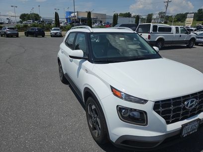 Used 2022 Hyundai Venue SEL w/ Cargo Package