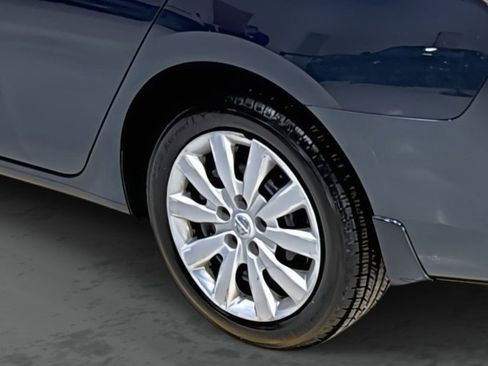 Used 2015 Nissan Sentra SV image 9