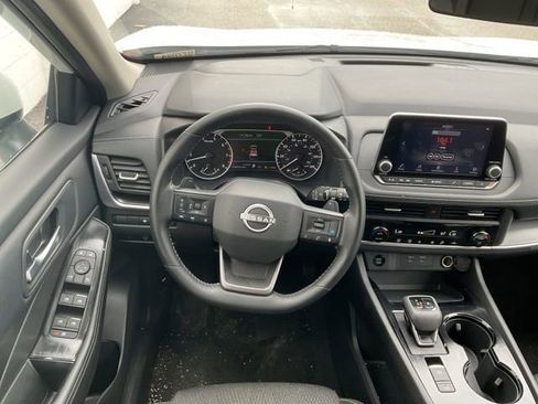 Used 2025 Nissan Rogue SV image 18