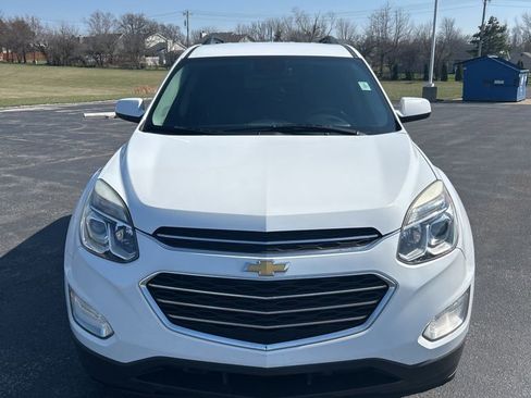 Used 2017 Chevrolet Equinox LT w/ Convenience Package image 2