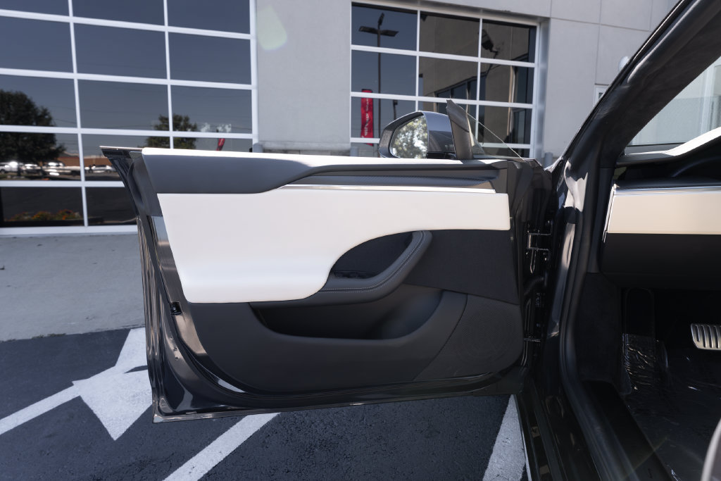 Used 2025 Tesla Model S Plaid AWD/4WD image 18