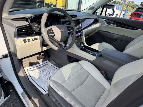 Certified 2022 Cadillac XT6 Premium Luxury w/ Technology Package AWD/4WD image 14