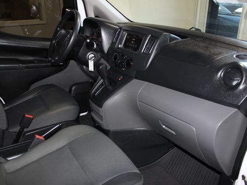 Used 2020 Nissan NV200 S FWD image 24