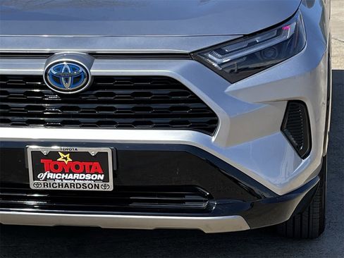 Used 2024 Toyota RAV4 SE image 8