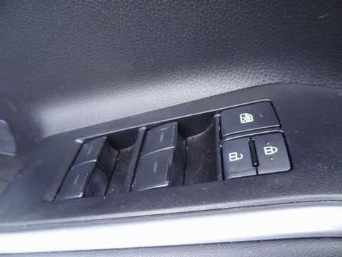 Used 2023 Toyota Highlander XSE image 9