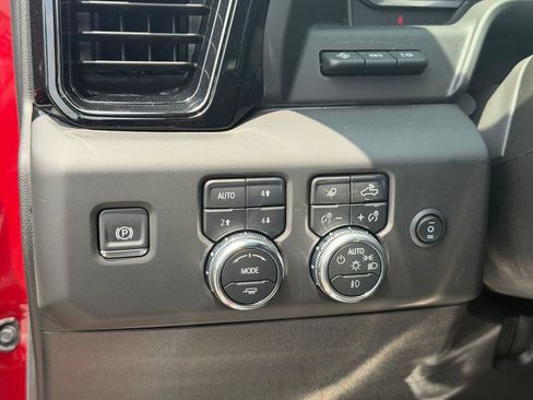 Used 2025 GMC Sierra 2500 AT4X AWD/4WD image 8
