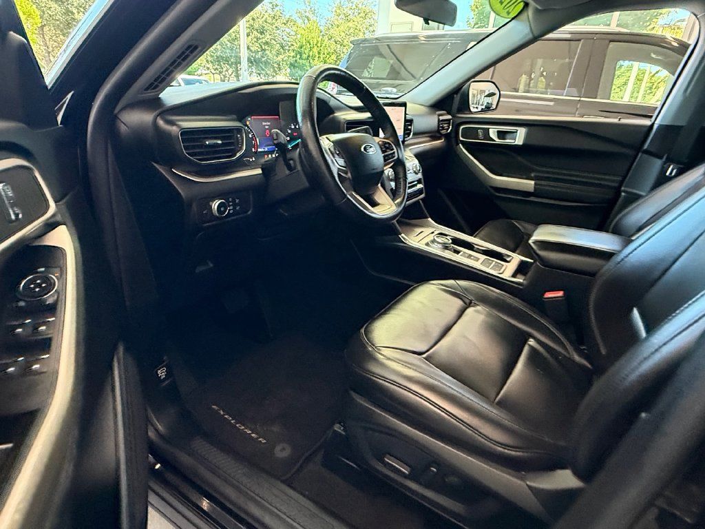 Used 2021 Ford Explorer XLT w/ Equipment Group 202A RWD image 11