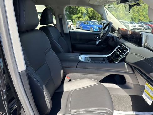 New 2025 Nissan Armada SV AWD/4WD image 17