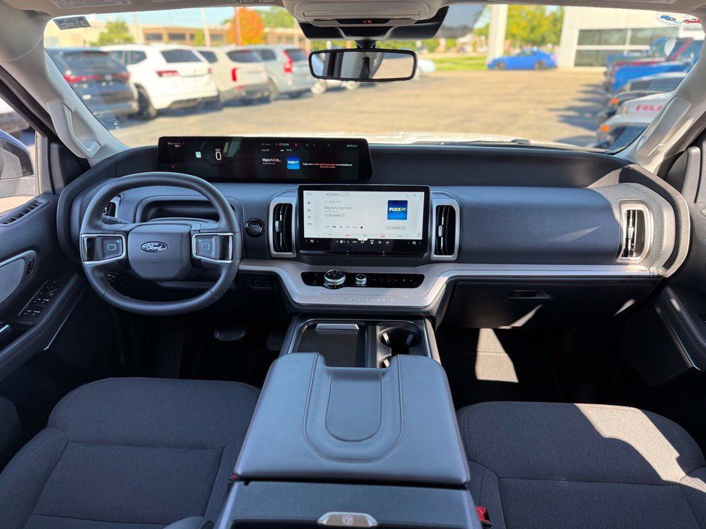 Used 2025 Ford Expedition Max Active AWD/4WD image 2