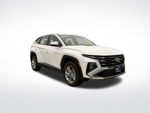 Used 2025 Hyundai Tucson SE AWD/4WD image 3