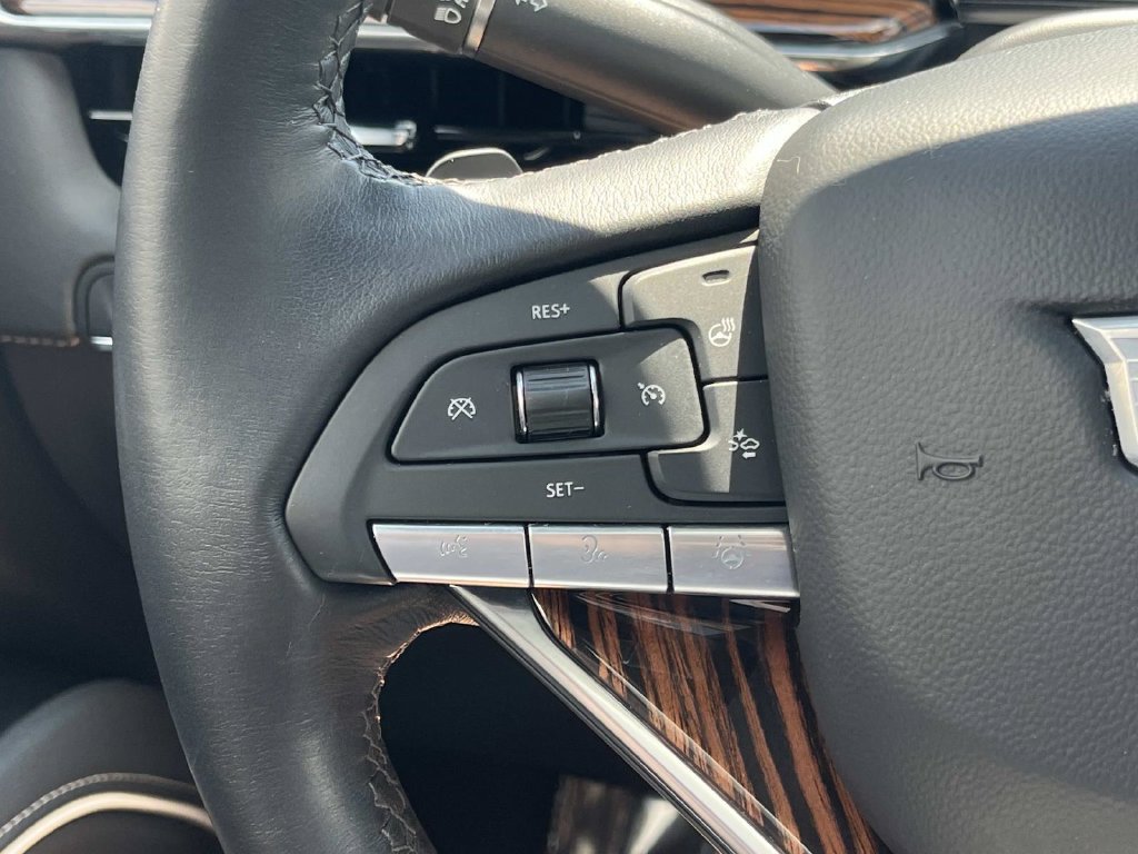 Certified 2024 Cadillac Escalade ESV Premium Luxury AWD/4WD image 45