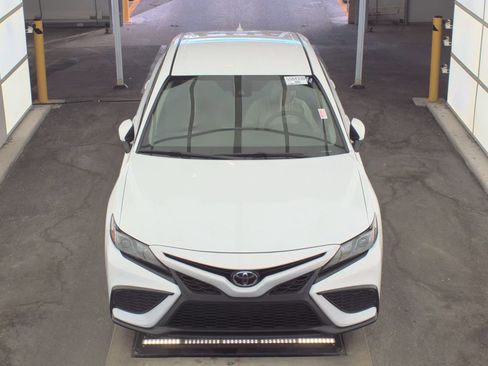 Used 2023 Toyota Camry SE image 2