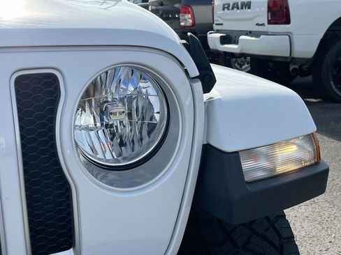 Used 2020 Jeep Wrangler Unlimited Sahara image 9