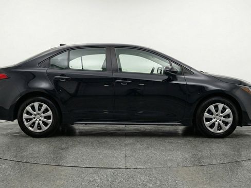 Used 2025 Toyota Corolla LE image 11