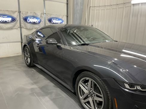 Used 2024 Ford Mustang Coupe image 4