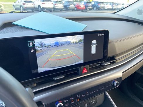 Used 2025 Kia Carnival FWD image 40