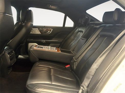 Used 2017 Lincoln Continental Reserve w/ Luxury Package image 11