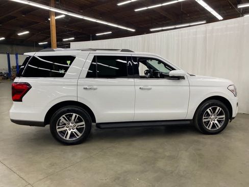 Used 2024 Ford Expedition Limited AWD/4WD image 7