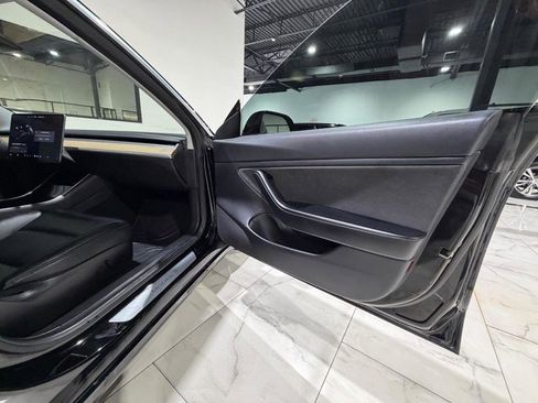 Used 2019 Tesla Model 3 Standard Range image 17