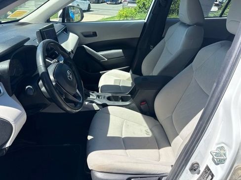 Used 2023 Toyota Corolla Cross LE AWD/4WD image 23