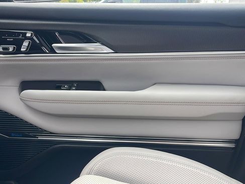 New 2026 Jeep Grand Wagoneer Summit AWD/4WD image 21