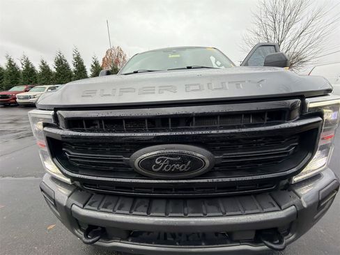 Used 2022 Ford F250 Lariat w/ Tremor Off-Road Package image 28