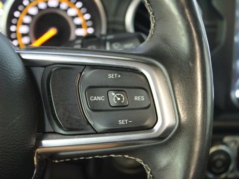 Used 2019 Jeep Wrangler Unlimited Sahara w/ Uconnect 4C Nav & Sound Group AWD/4WD image 17