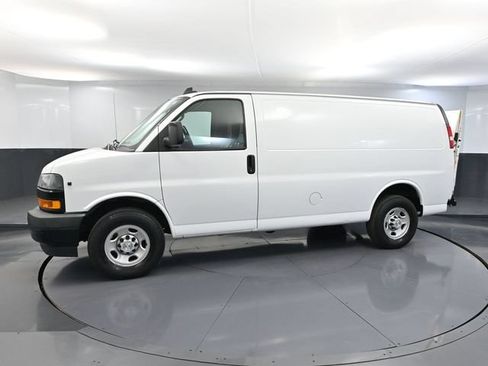 Used 2019 Chevrolet Express 3500 w/ Driver Convenience Package RWD image 10